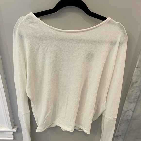 Womens brand new w tags light weight sweater from Francesca’s - Picture 1 of 3